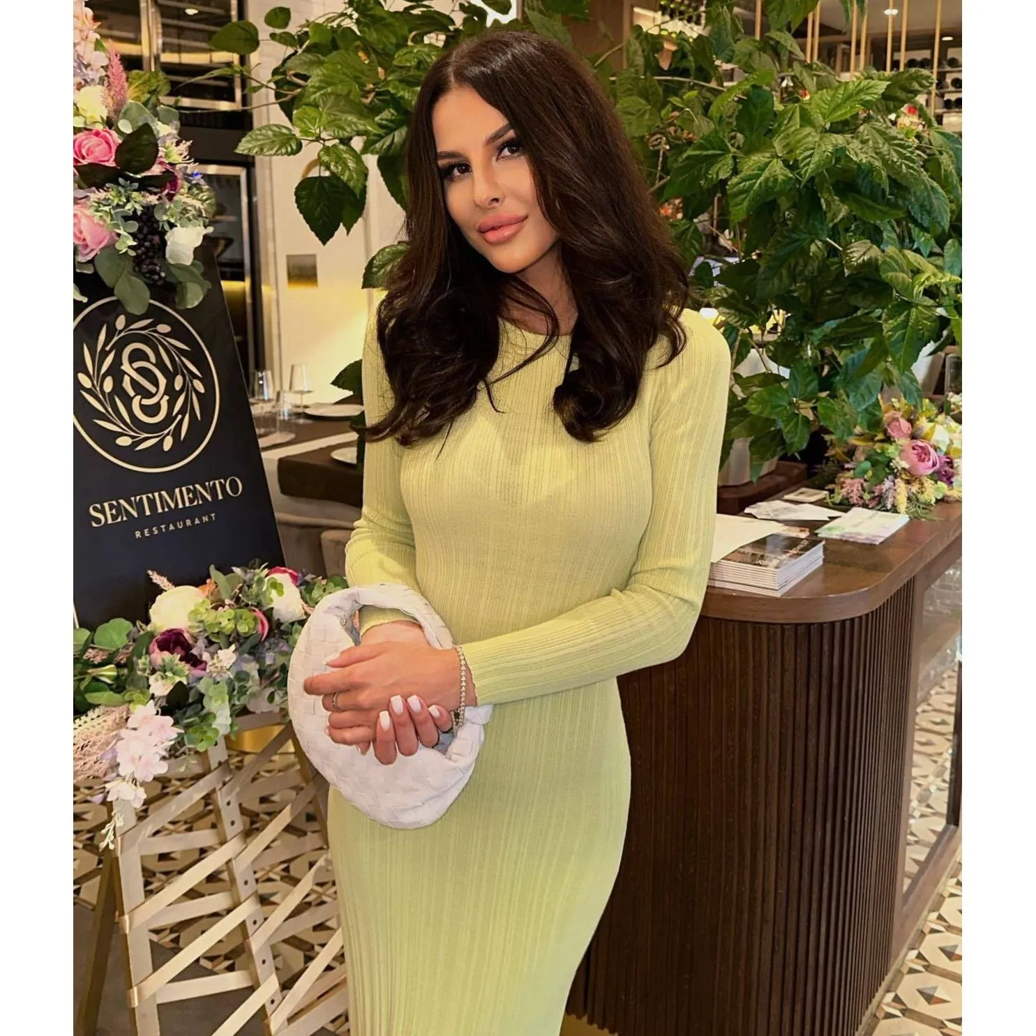 Slim long-sleeved knitted long dress